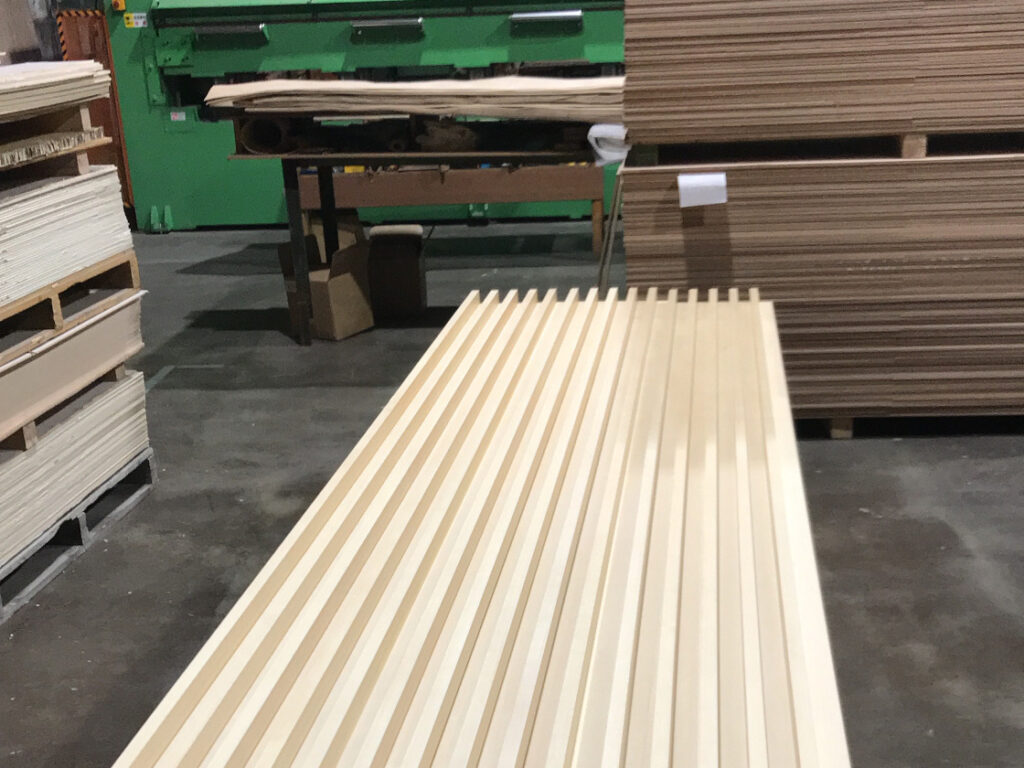 建築デザインの意匠性を高めるルーバーとは 特徴や取り入れ方を徹底解説 恩加島木材工業株式会社